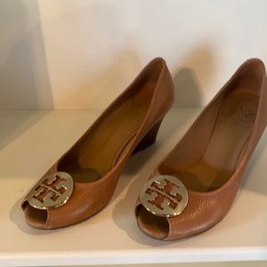 Women’s Tan Leather Tory Burch Wedge Sandal Size 8